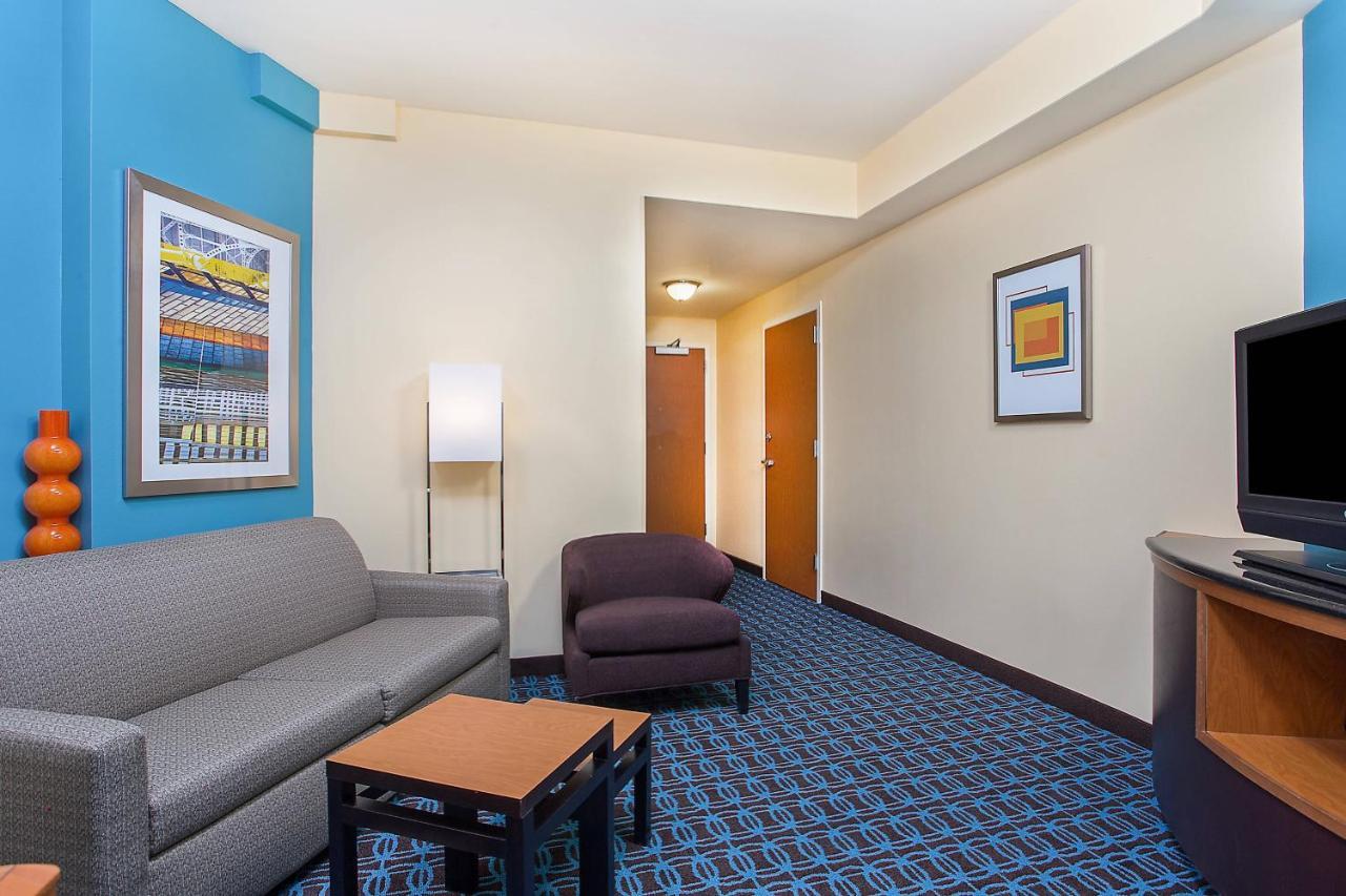 Fairfield Inn & Suites Louisville East Екстер'єр фото