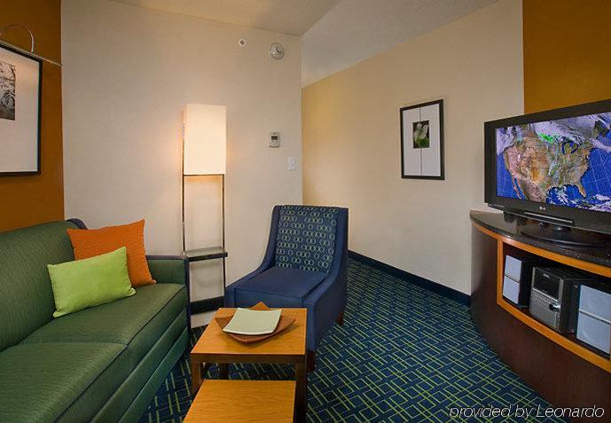 Fairfield Inn & Suites Louisville East Номер фото