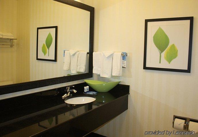 Fairfield Inn & Suites Louisville East Екстер'єр фото